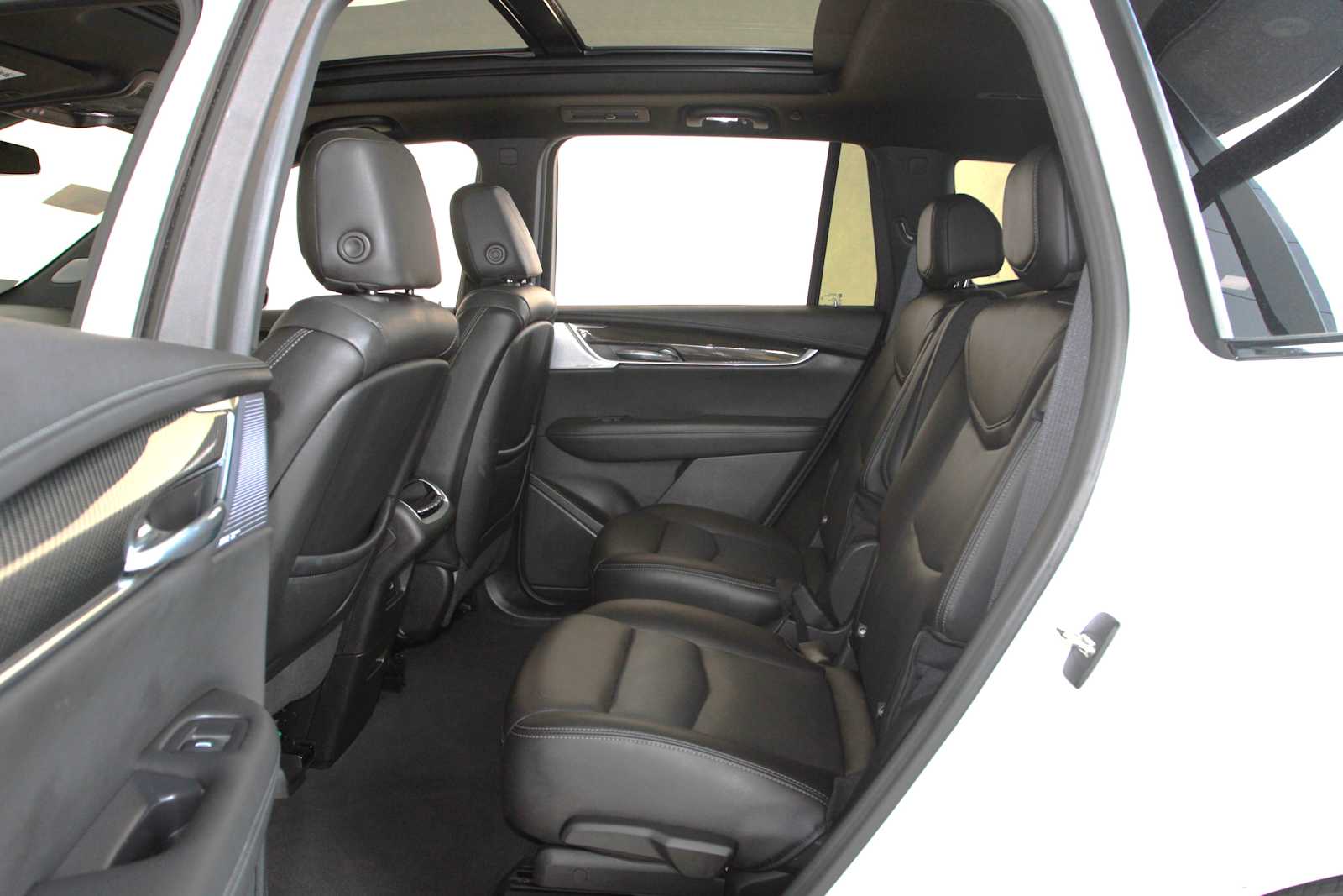 used 2023 Cadillac XT6 car, priced at $40,497