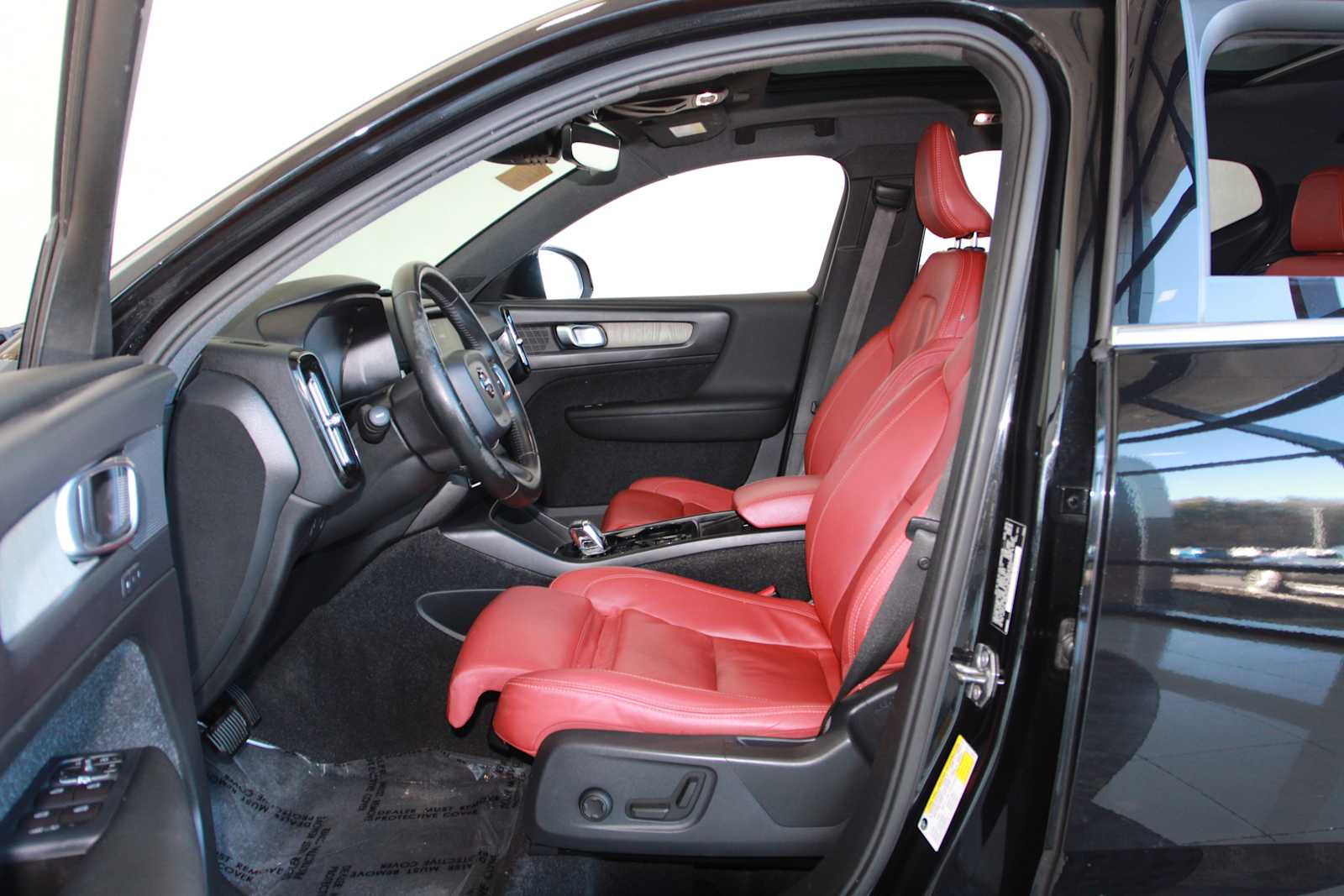 used 2019 Volvo XC40 car, priced at $17,697