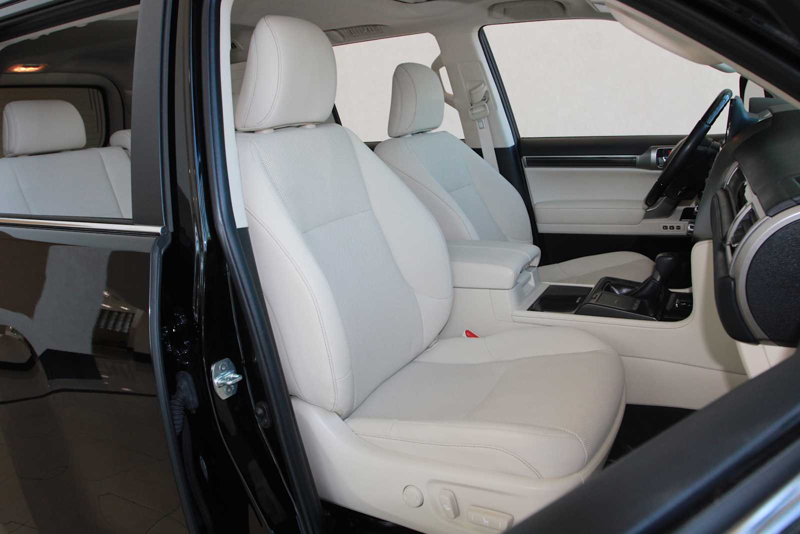 used 2023 Lexus GX 460 car, priced at $57,097