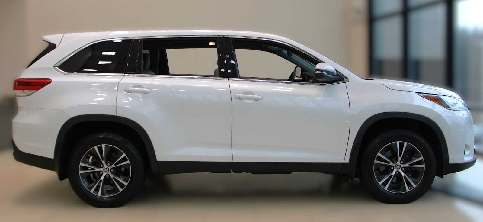 used 2019 Toyota Highlander car, priced at $28,497