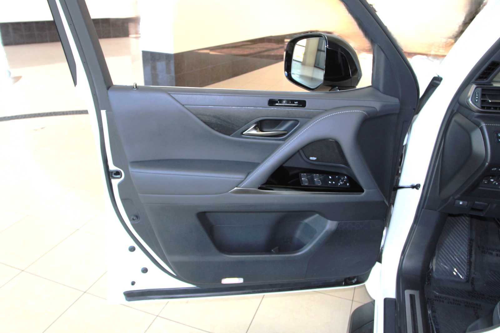 2025 Lexus LX Luxury - Photo 23