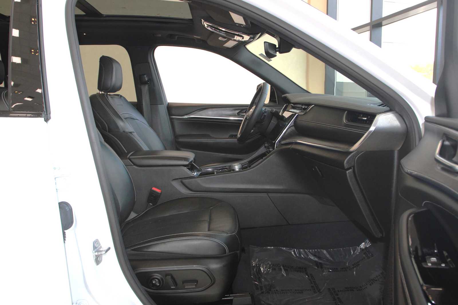 used 2023 Jeep Grand Cherokee car, priced at $36,897