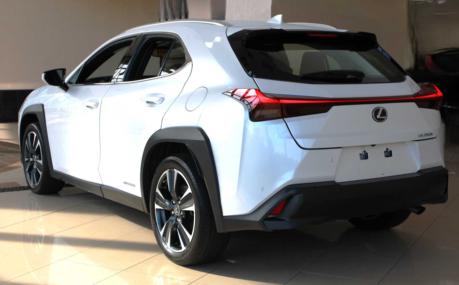 2021 Lexus UX 250h photo 3