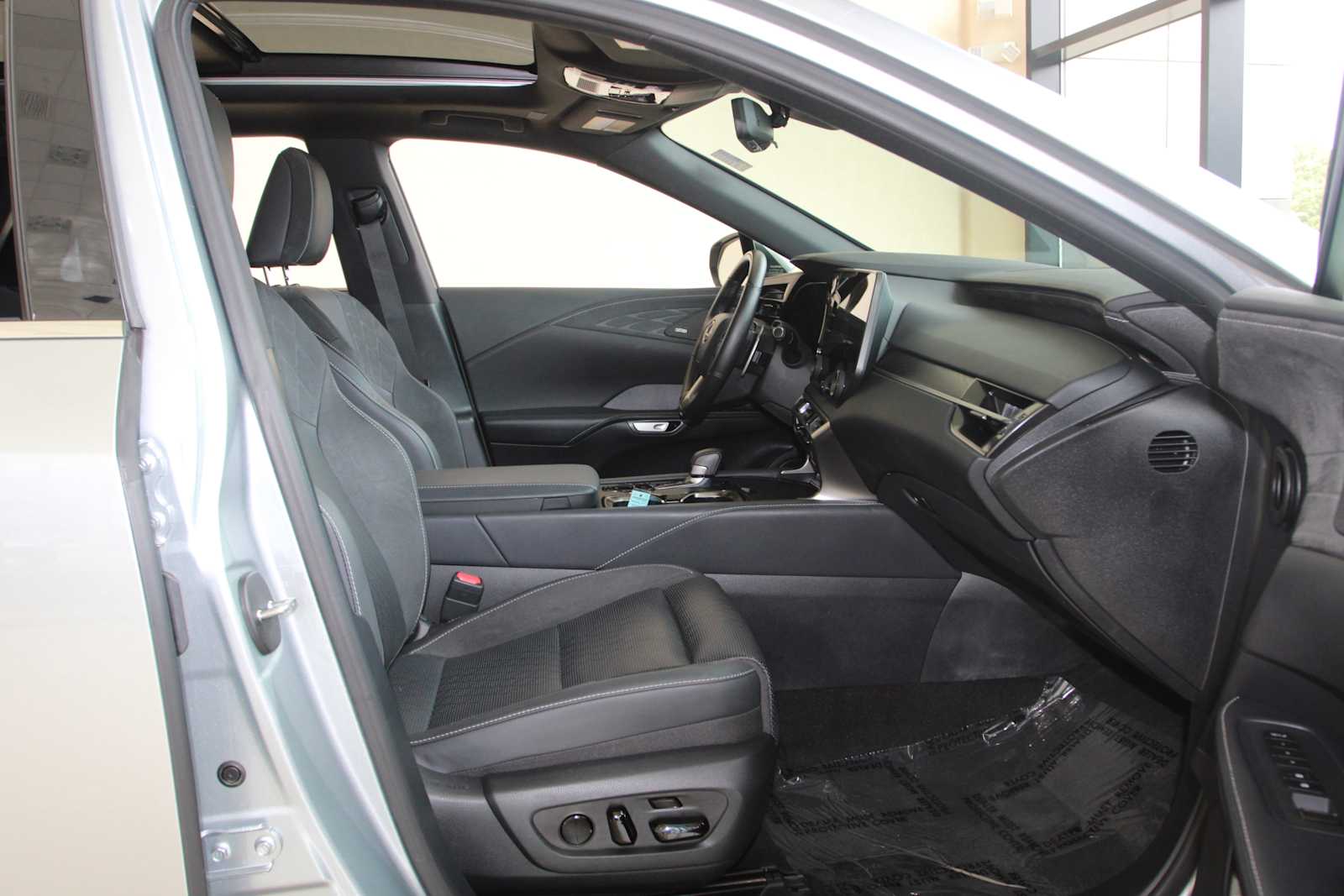 2025 Lexus RX PHEV 450h+ - Photo 29