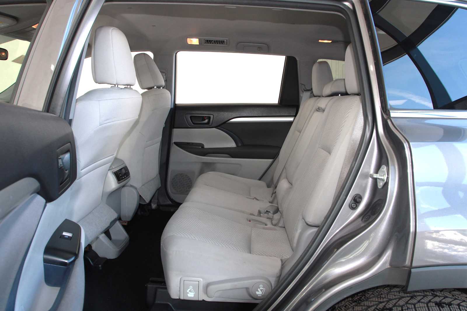used 2015 Toyota Highlander car, priced at $18,197