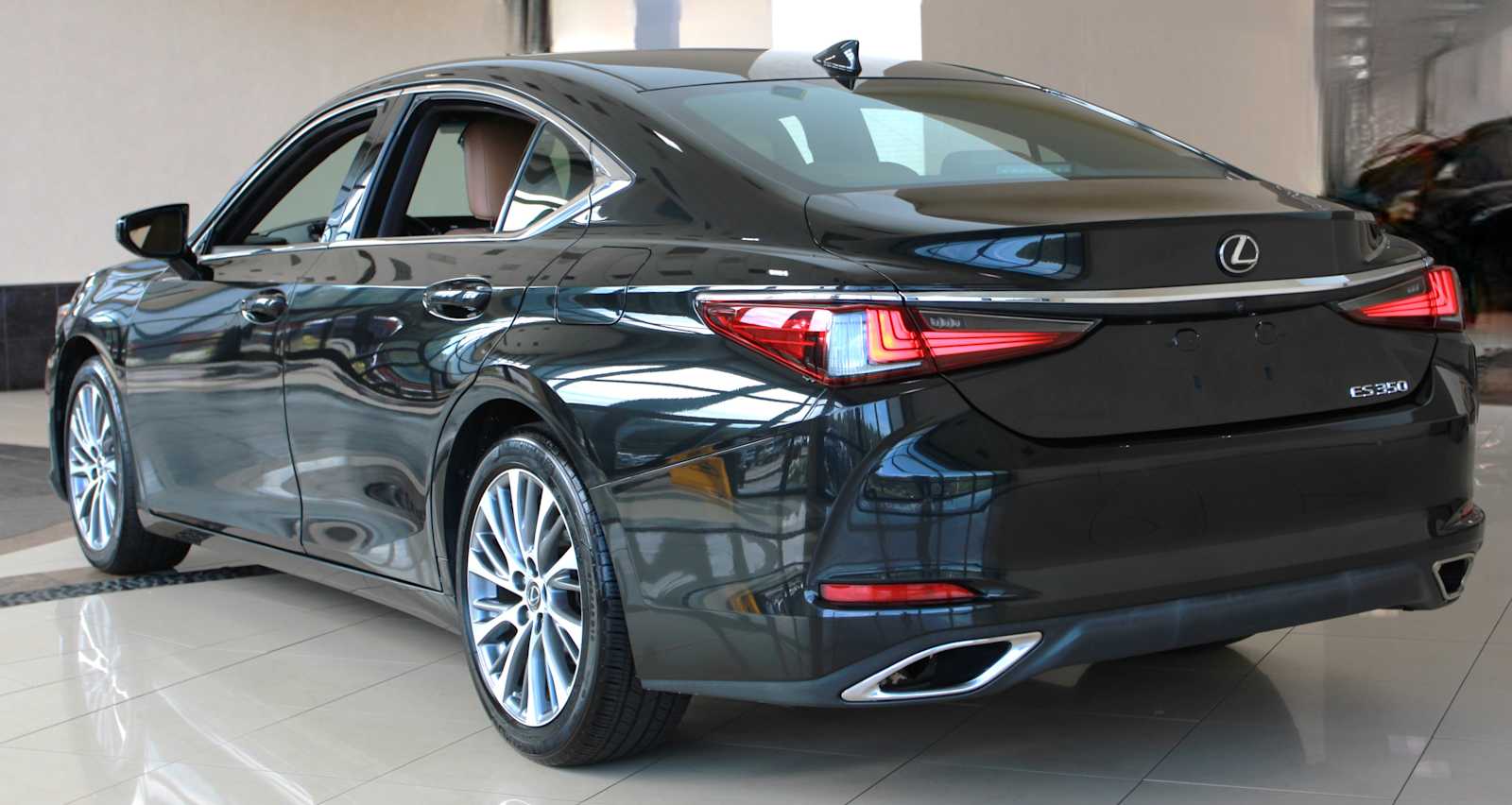 2019 Lexus ES 350 photo 3