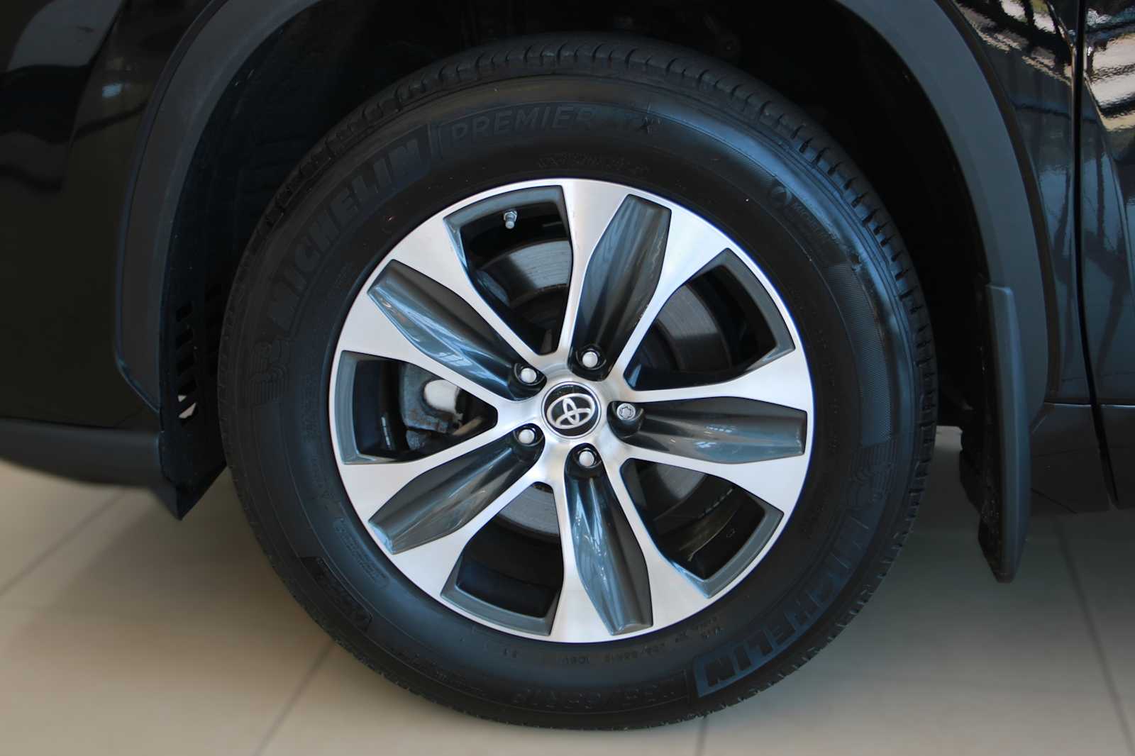 used 2023 Toyota Highlander car, priced at $40,097