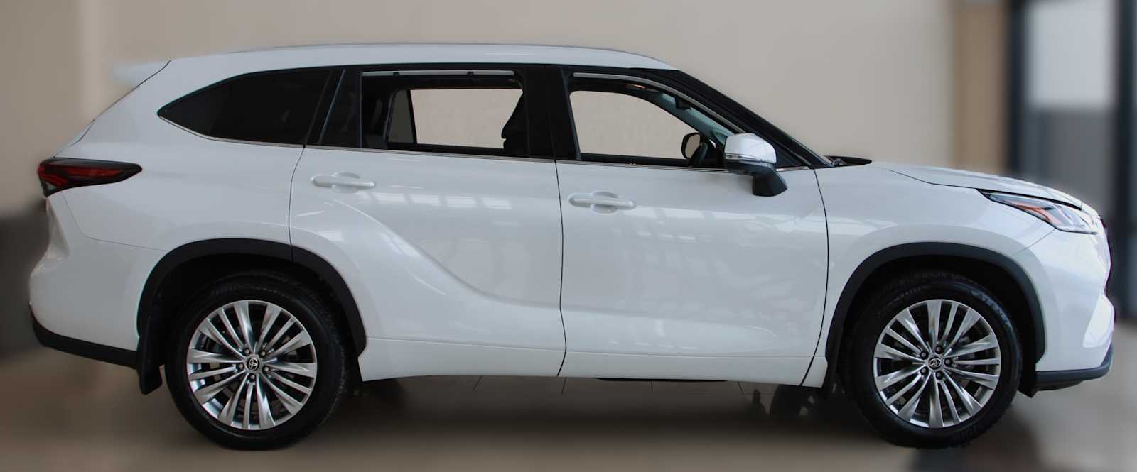 used 2025 Toyota Highlander car, priced at $50,497