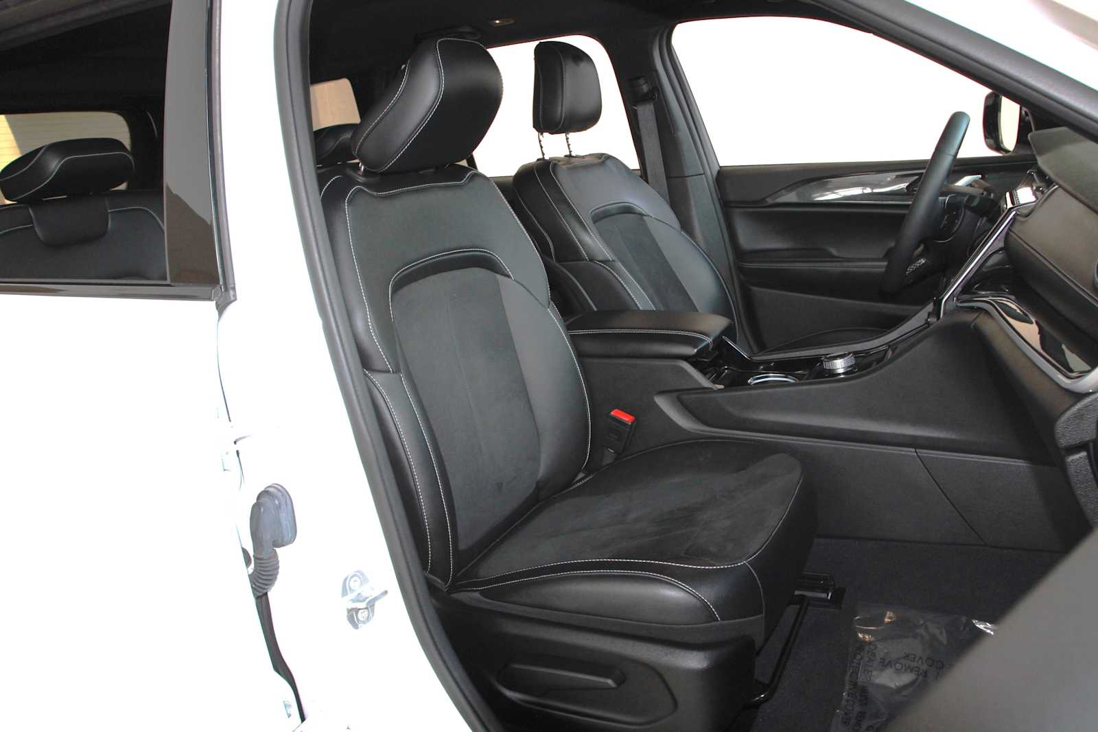 used 2023 Jeep Grand Cherokee car, priced at $30,497