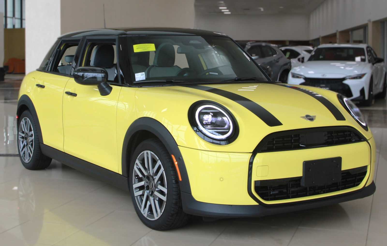 2025 MINI Hardtop Cooper Signature's photo