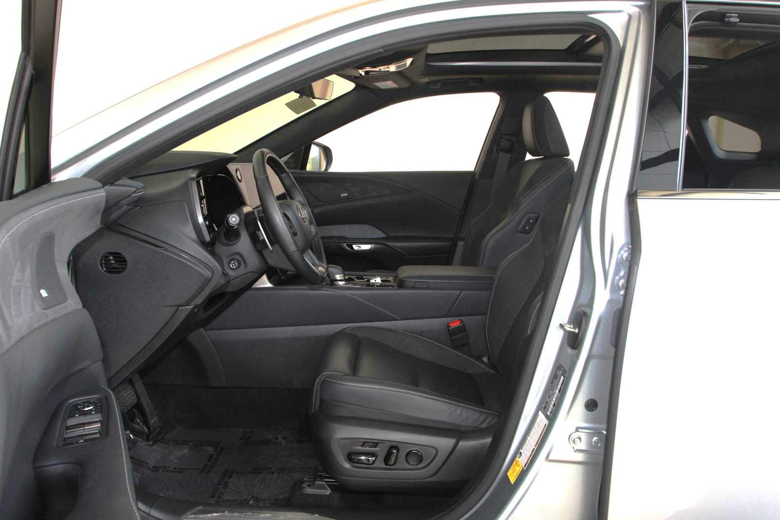 2025 Lexus RX PHEV 450h+ - Photo 23