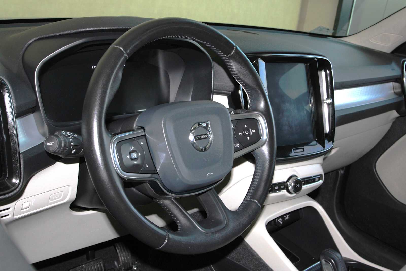 used 2020 Volvo XC40 car, priced at $17,497