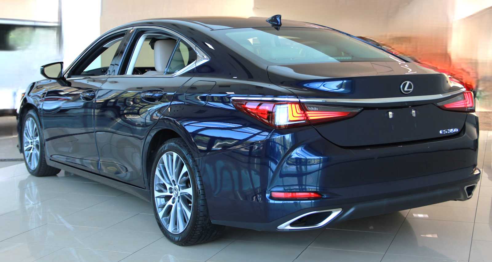 2021 Lexus ES 350 photo 3