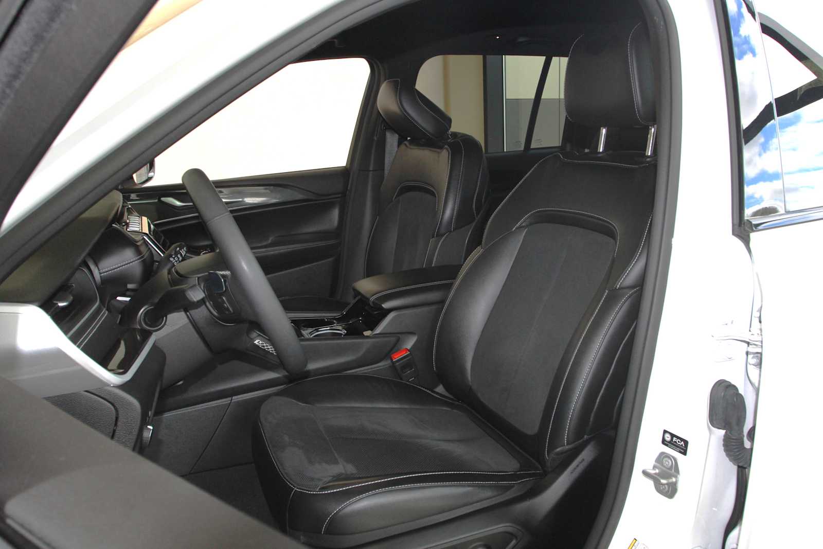 used 2023 Jeep Grand Cherokee car, priced at $30,497