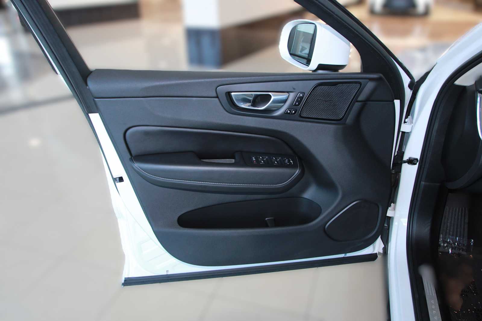 used 2022 Volvo XC60 car, priced at $31,097