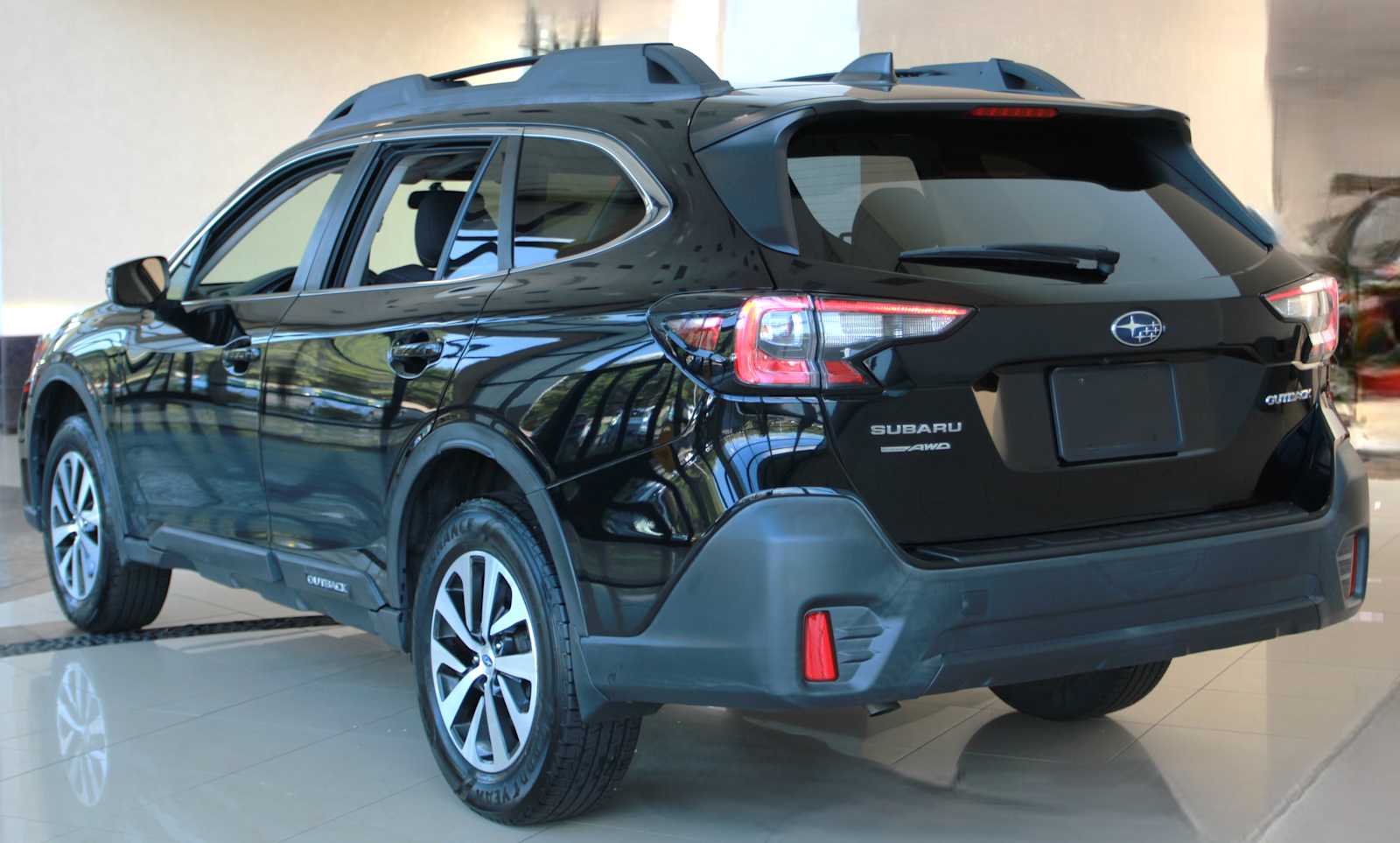 2020 Subaru Outback Premium photo 3