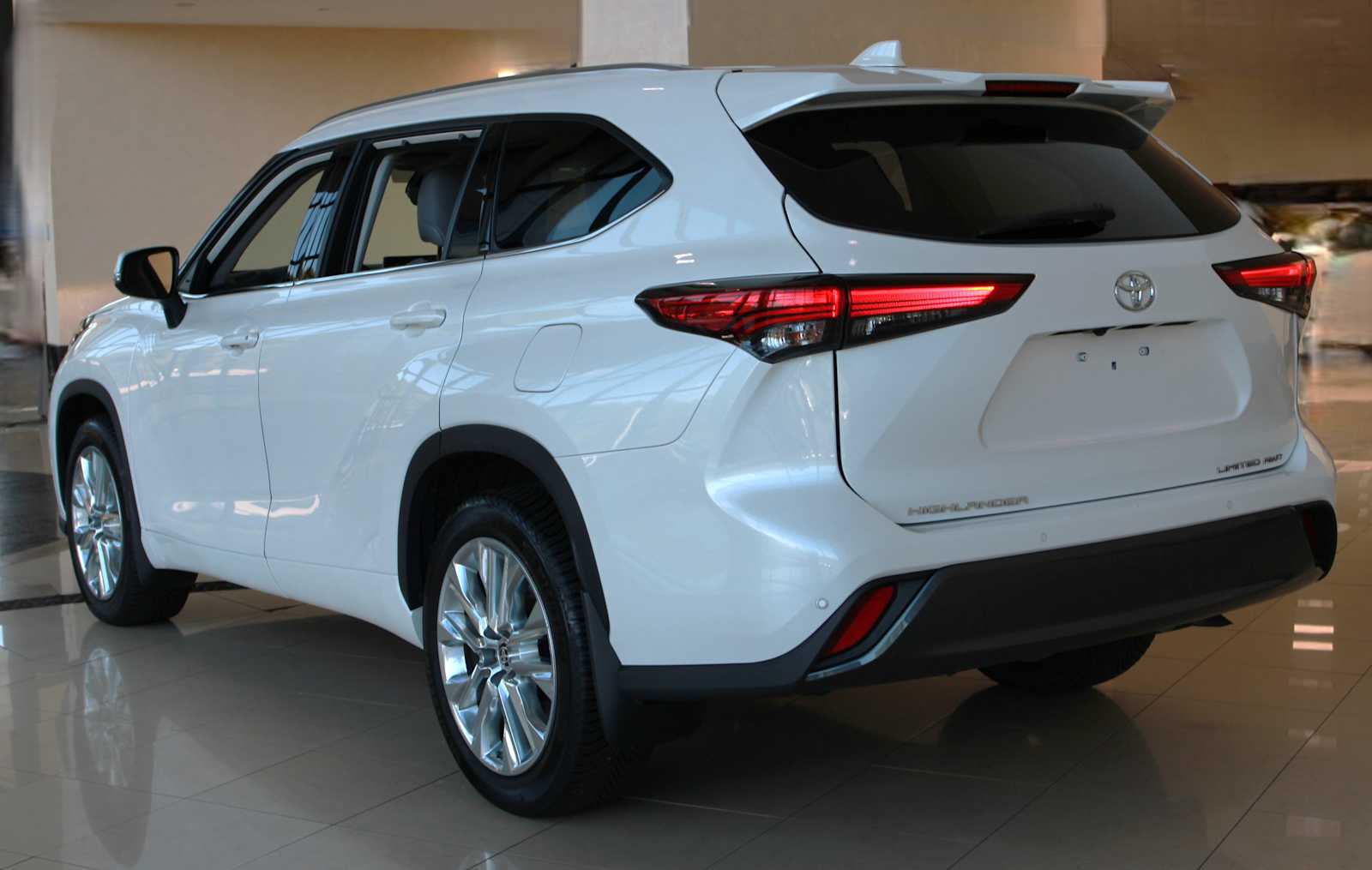 2021 Toyota Highlander Limited photo 3