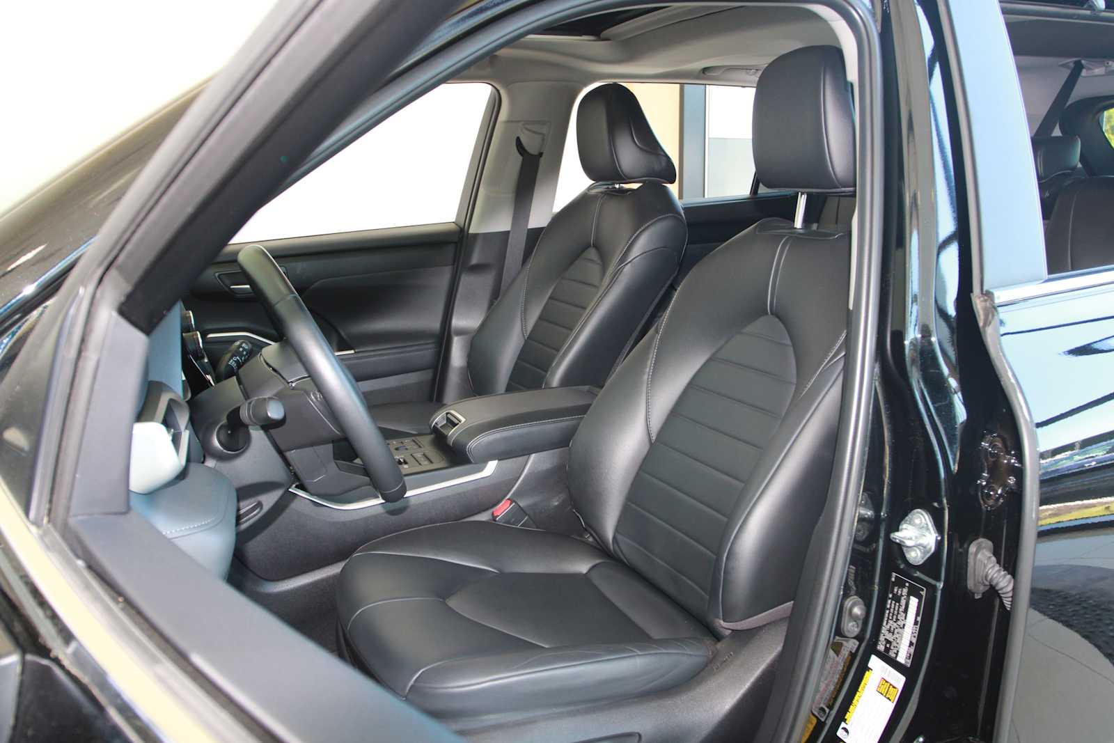 used 2023 Toyota Highlander car, priced at $40,097