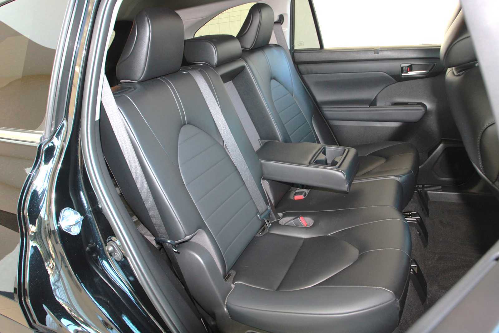 used 2023 Toyota Highlander car, priced at $40,097