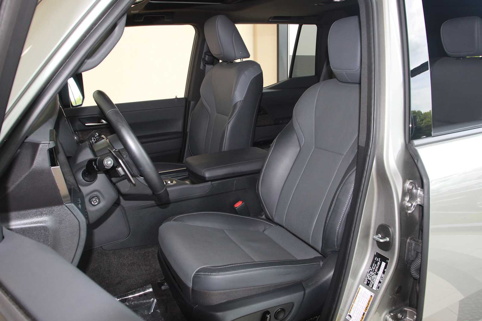2025 Lexus GX Premium - Photo 8