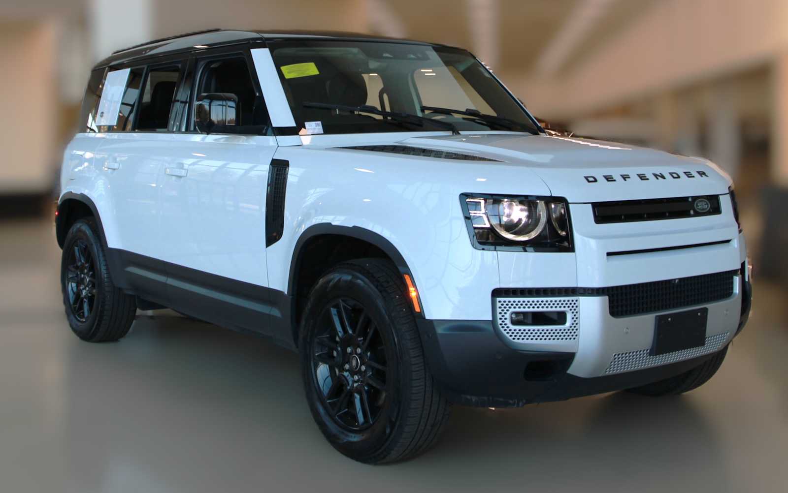 2023 Land Rover Defender SE's photo