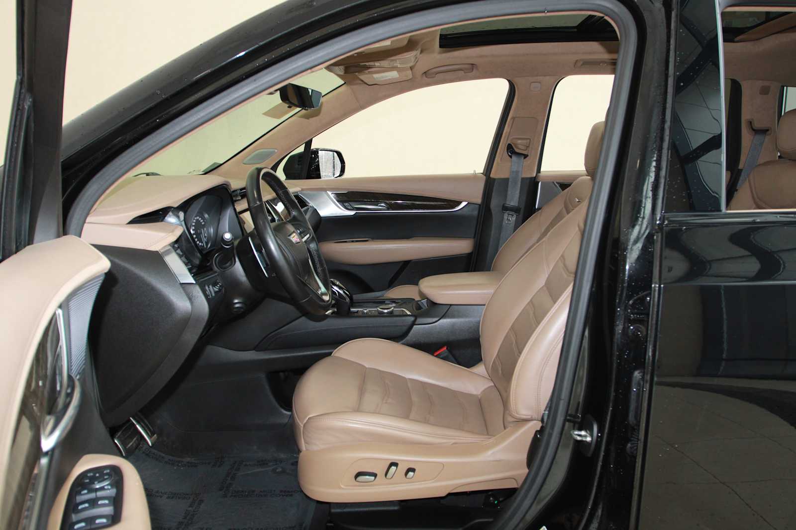 used 2023 Cadillac XT6 car, priced at $39,197