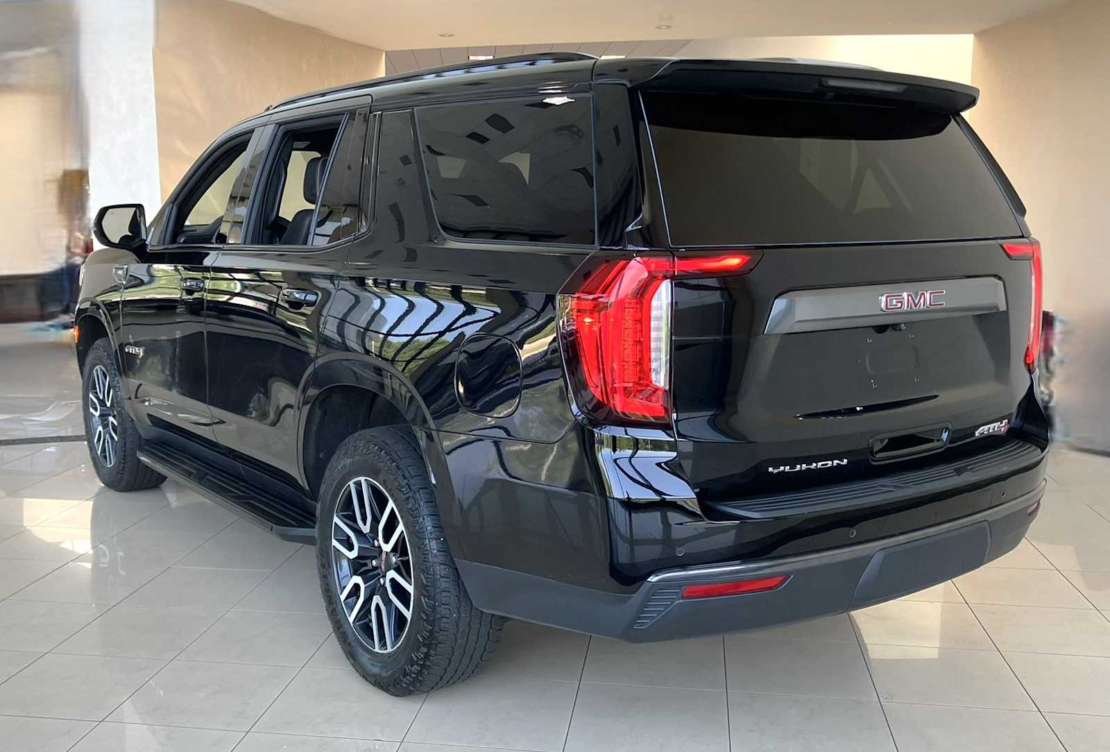 2024 Gmc Yukon AT4 photo 3