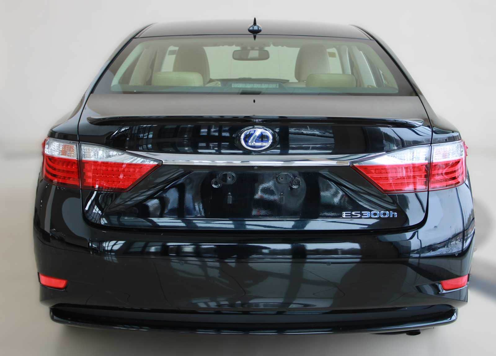 used 2014 Lexus ES 300h car, priced at $15,997