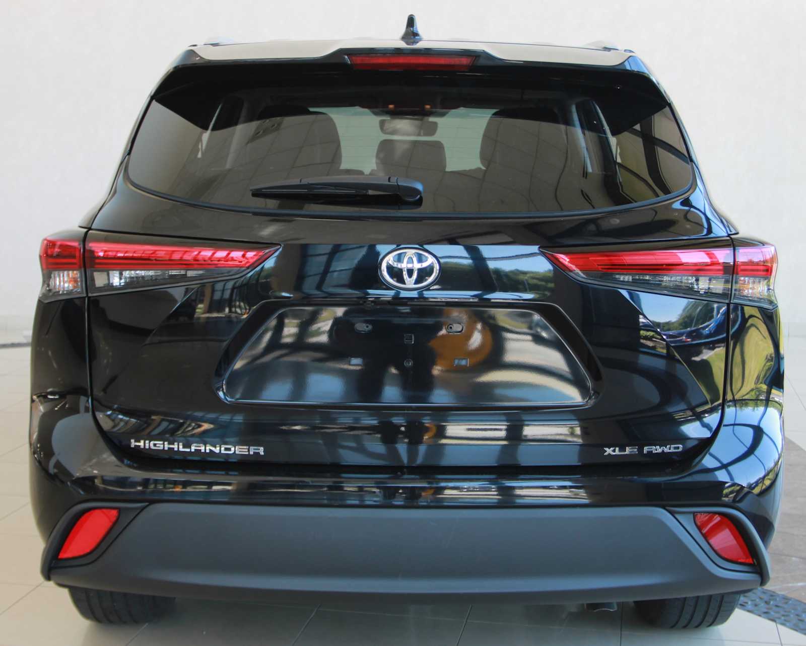 used 2023 Toyota Highlander car, priced at $40,097