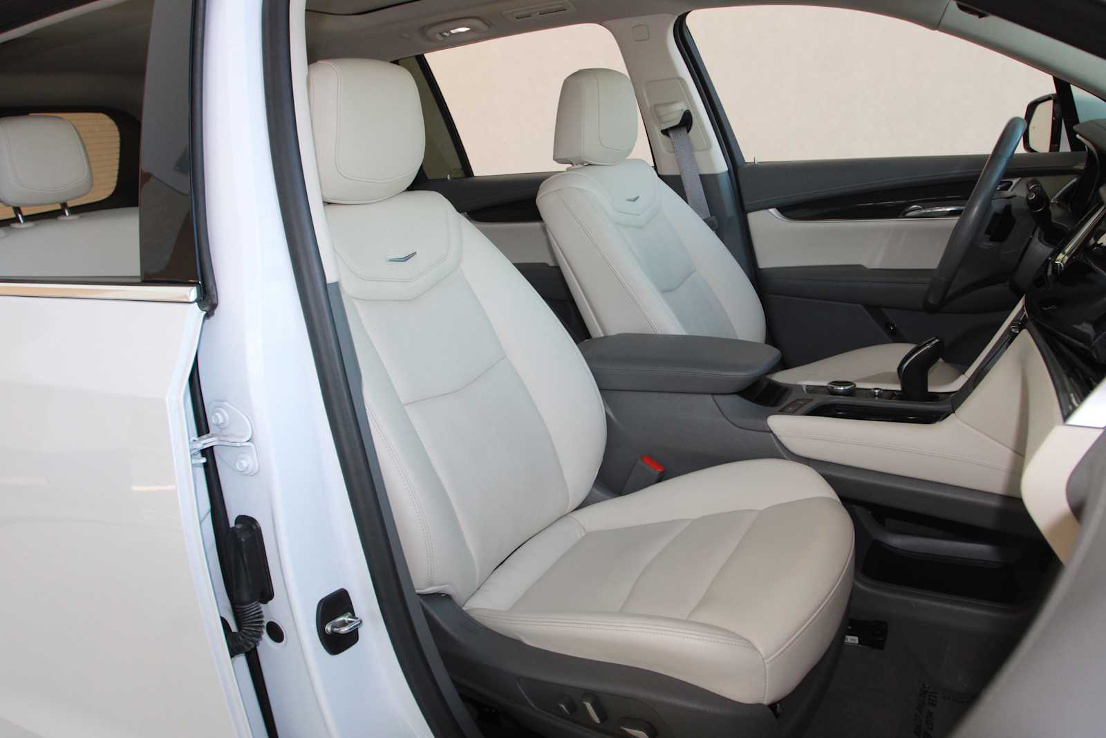 used 2022 Cadillac XT6 car, priced at $31,797