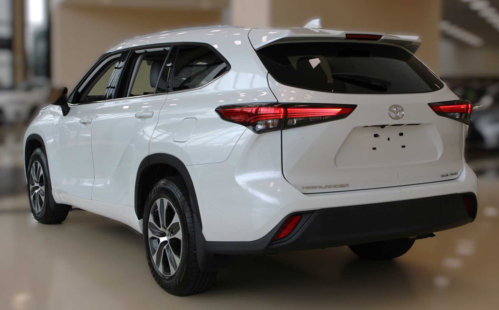 2022 Toyota Highlander XLE photo 3