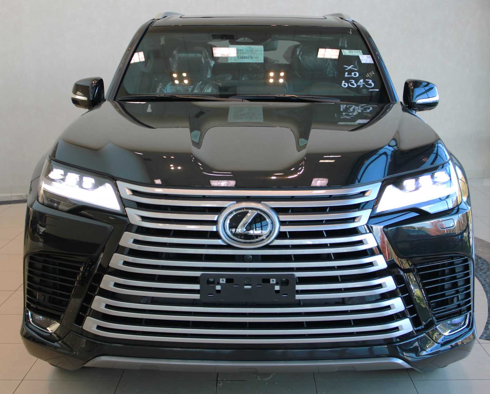 2025 Lexus LX Luxury photo 2