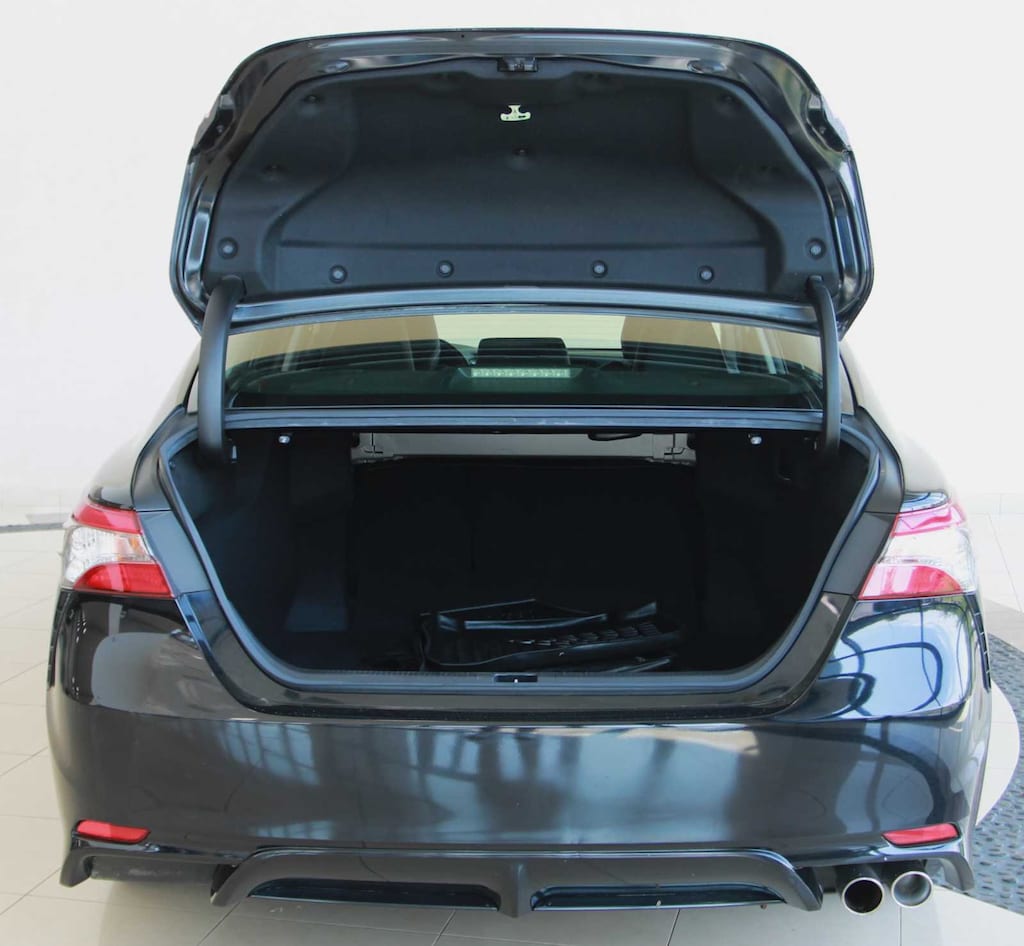 Used 2018 Toyota Camry SE Sedan
