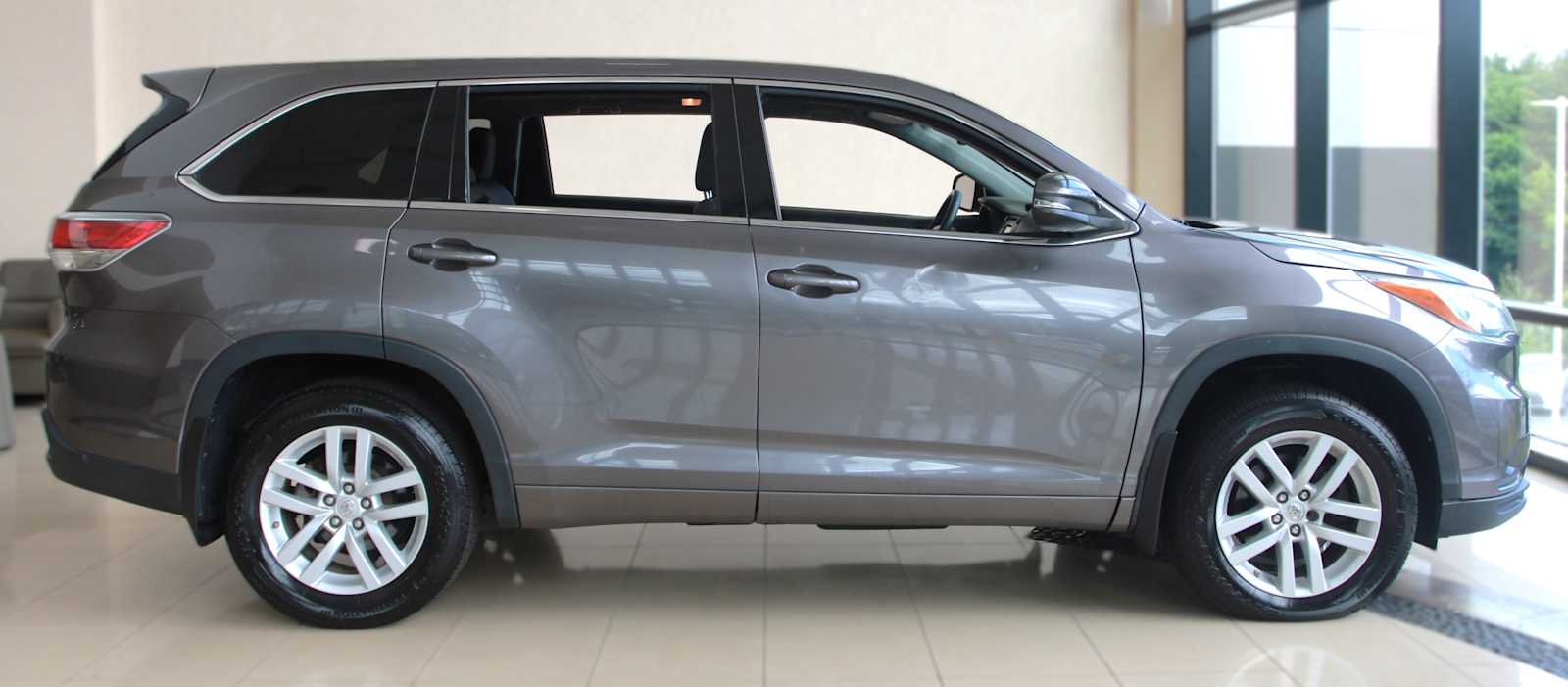 used 2015 Toyota Highlander car, priced at $18,497