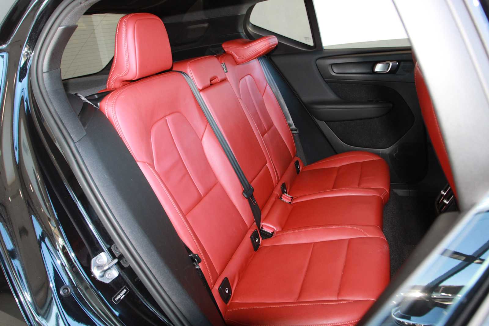 used 2019 Volvo XC40 car, priced at $17,697