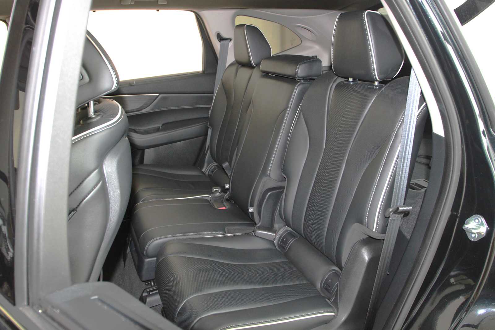 used 2023 Acura MDX car, priced at $41,497