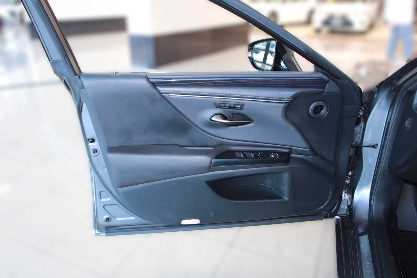 used 2020 Lexus ES 350 car, priced at $33,097