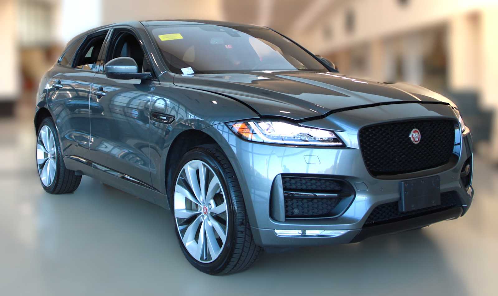 2017 Jaguar F-Pace R-Sport's photo