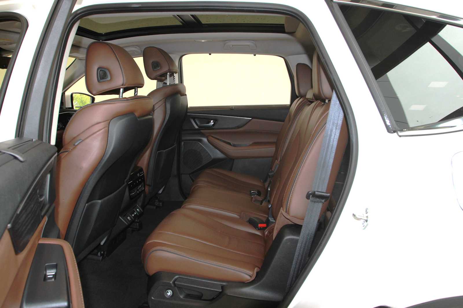 used 2023 Acura MDX car, priced at $39,497