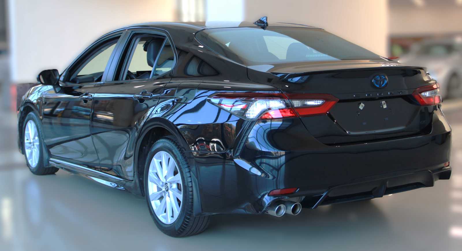 2023 Toyota Camry Hybrid SE photo 3