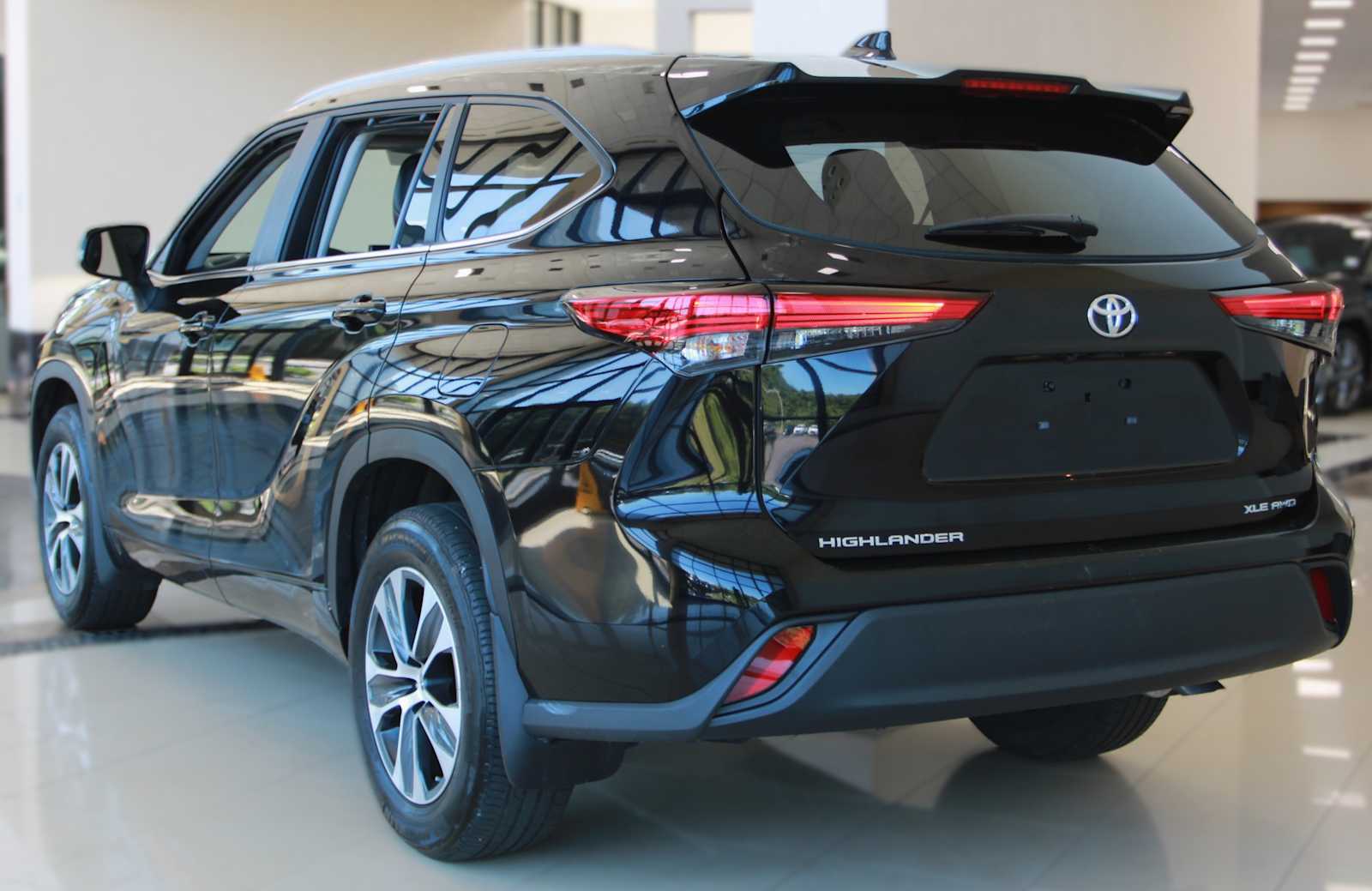 used 2023 Toyota Highlander car, priced at $40,097