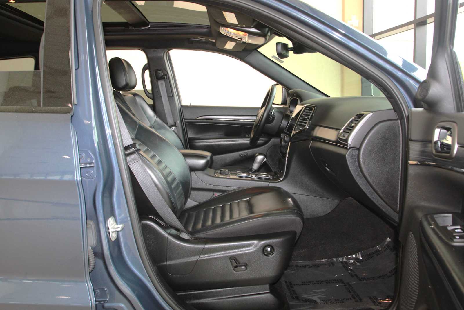 used 2021 Jeep Grand Cherokee car, priced at $21,497