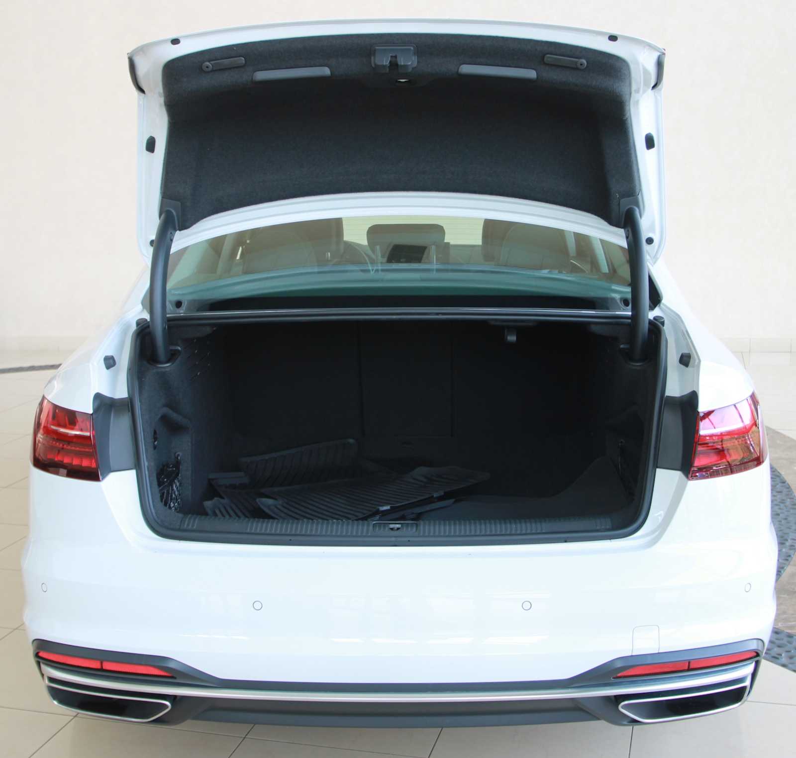2022 Audi A4 Quattro Premium Plus photo 4