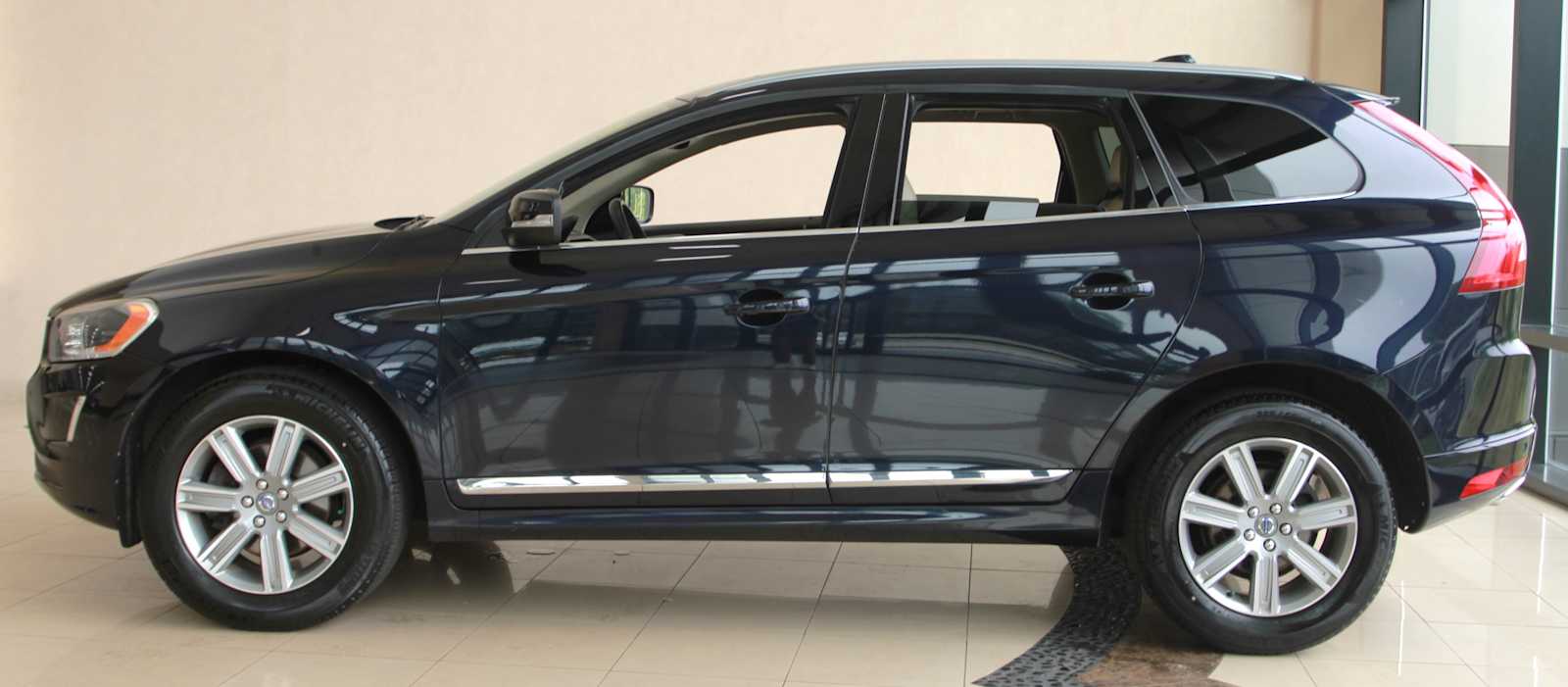 2017 Volvo XC60 11