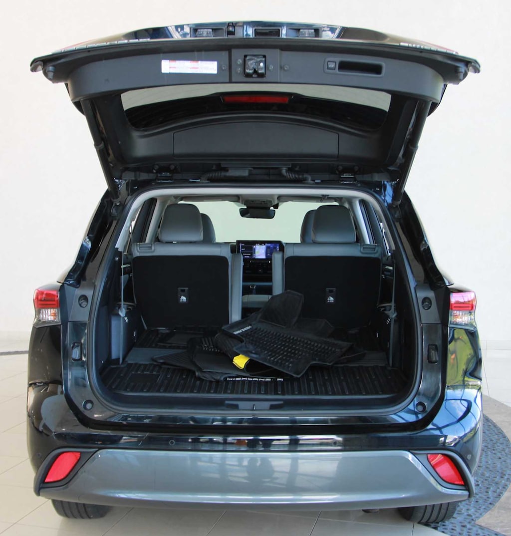 Used 2021 Toyota Highlander Hybrid Limited SUV