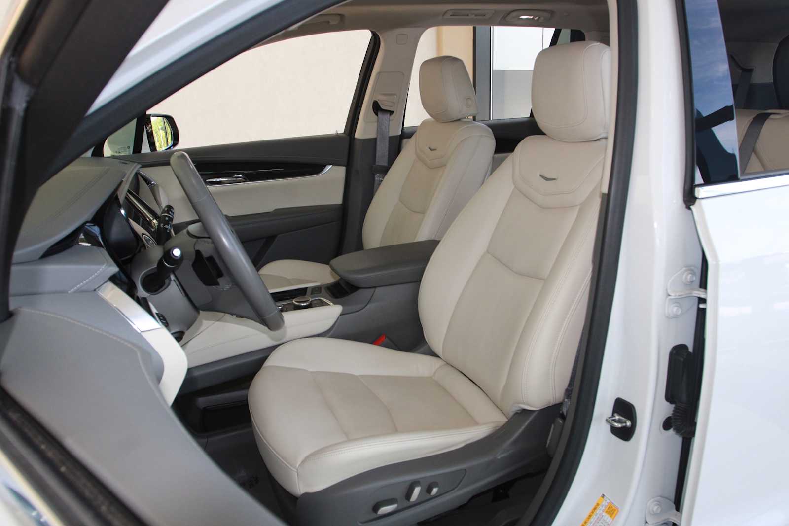 used 2022 Cadillac XT6 car, priced at $31,797