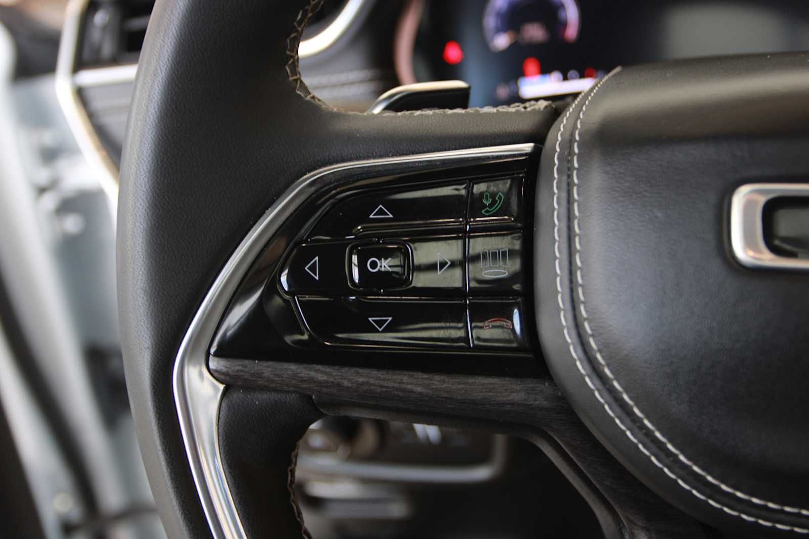 used 2023 Jeep Grand Cherokee car, priced at $36,897