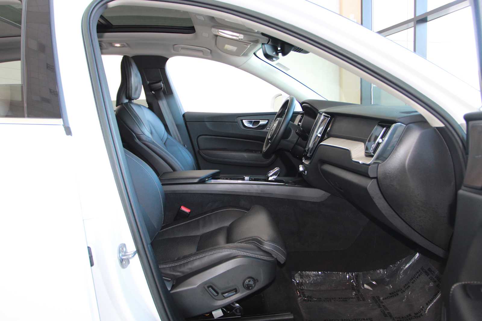 used 2022 Volvo XC60 car, priced at $31,097