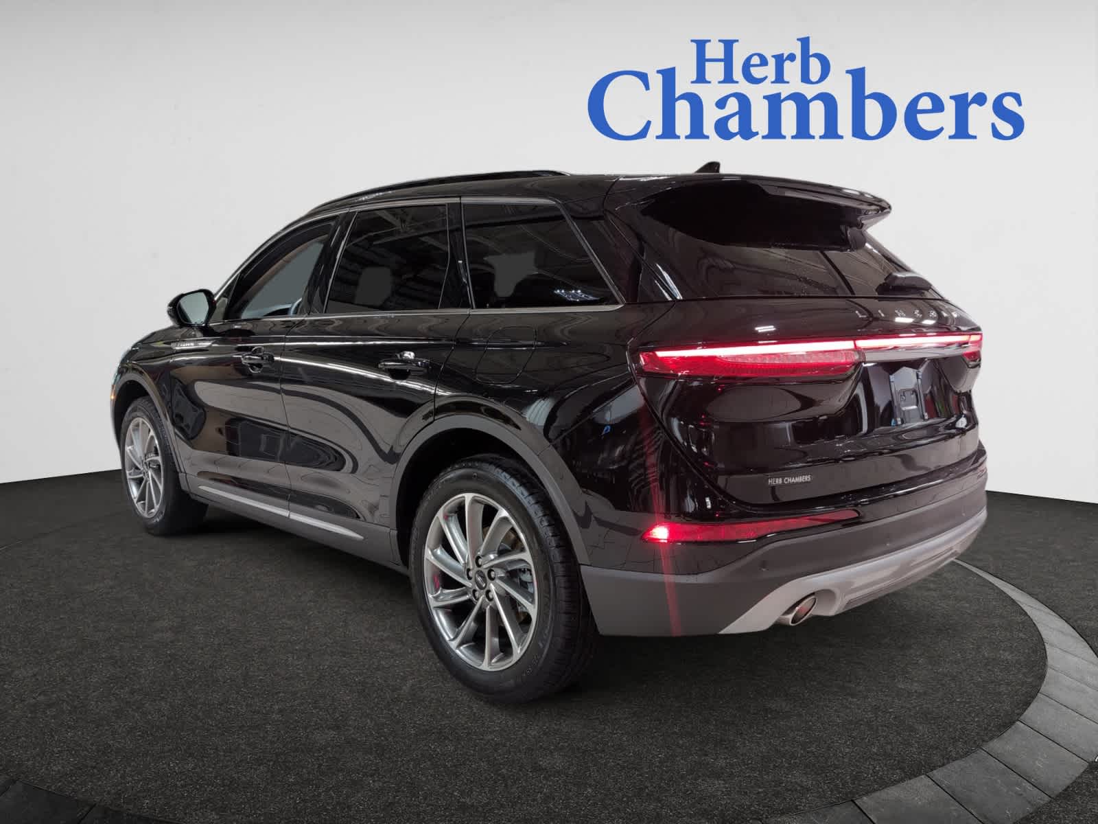 2025 Lincoln Corsair Premiere photo 3