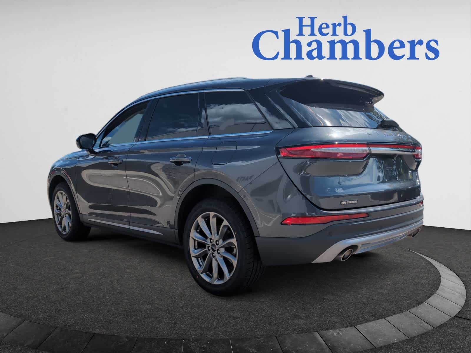 2020 Lincoln Corsair Standard photo 3